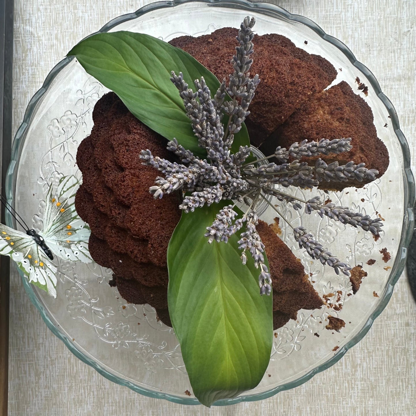 Cricket, cardamom & pistachio cake