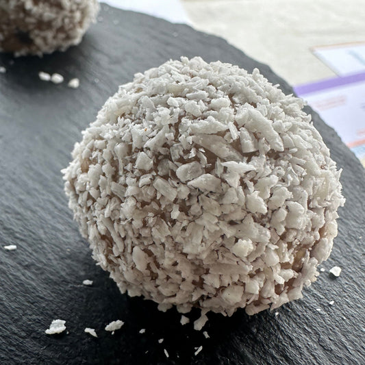 Banana & Coconut Larva Ball